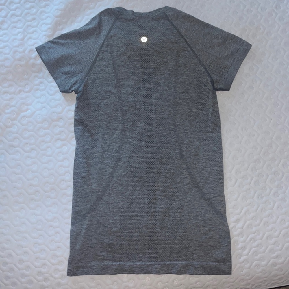 Swiftly tech short sleeve shirt 2.0 size 4